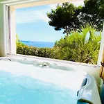Mas Des îles D'or - Vue Unique, Piscine Chauffée, Jacuzzi, Tennis
