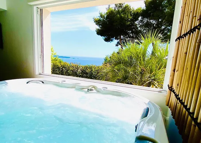 Mas Des Iles D'or - Vue Unique, Piscine Chauffee, Jacuzzi, Tennis