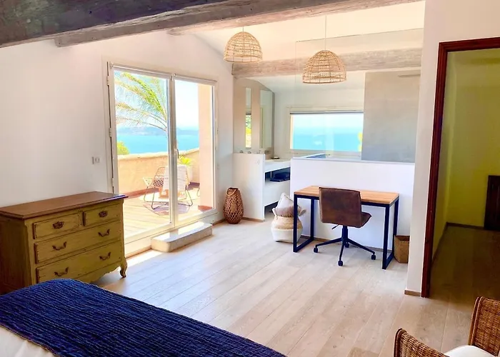 Mas Des îles D'or - Vue Unique, Piscine Chauffée, Jacuzzi, Tennis Villa *