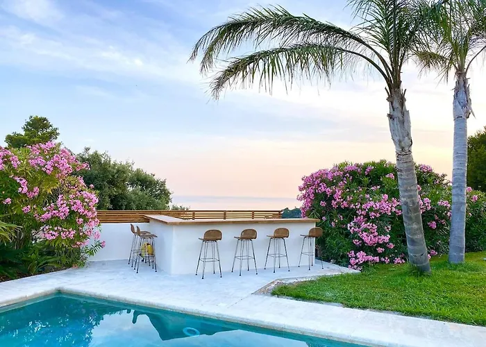 Mas Des îles D'or - Vue Unique, Piscine Chauffée, Jacuzzi, Tennis