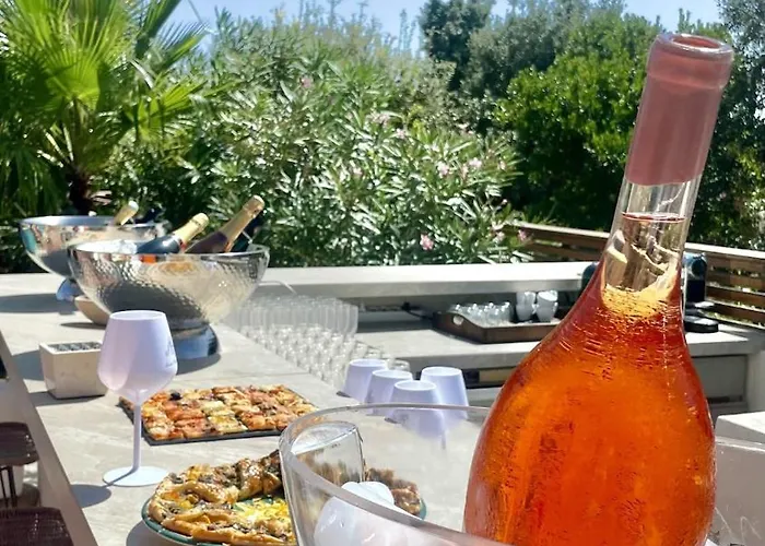 Mas Des îles D'or - Vue Unique, Piscine Chauffée, Jacuzzi, Tennis